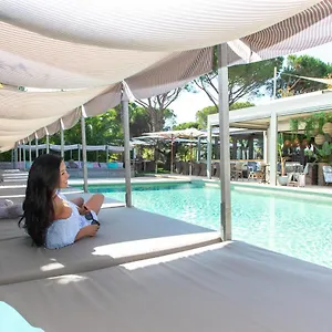 Font Mourier Hotel